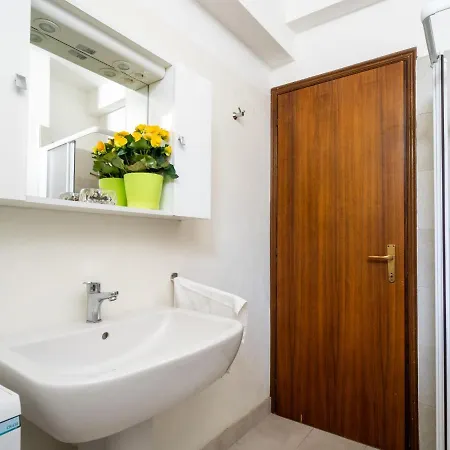 Tramonto - Sea116-1 By Interhome